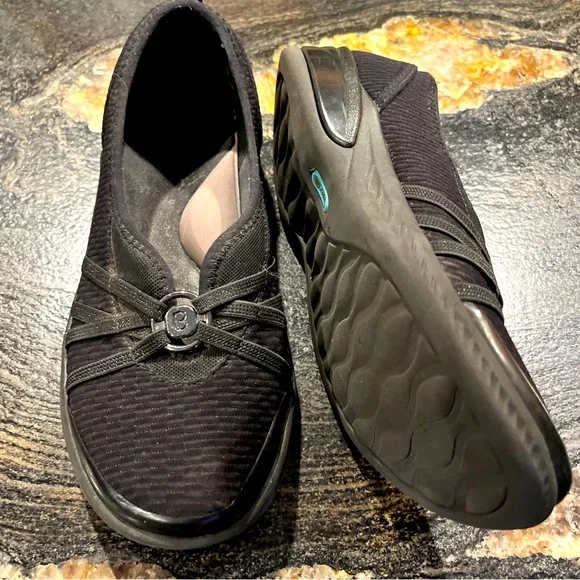 Bzees Shoes B Zees Niche Size 7m Black Comfort Shoes Slip On Sneakers Support Shoes Womens 7 Poshmark